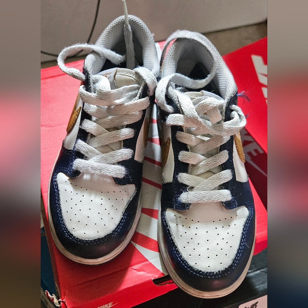 Nike Dunks - Picture 2 of 5